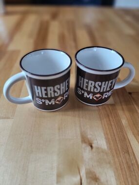 Hershey's S'mores mug set of 2, great condition and ships clean!
